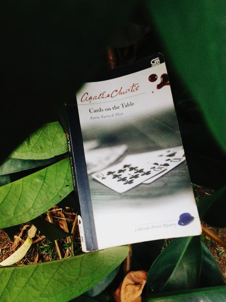 rfkentaa's tweet photo. 📖 sedang membaca

'Cards on The Table'
🖊️ Agatha Christie 
Baca di bawah pohon https://t.co/PEw8GxVJJ3