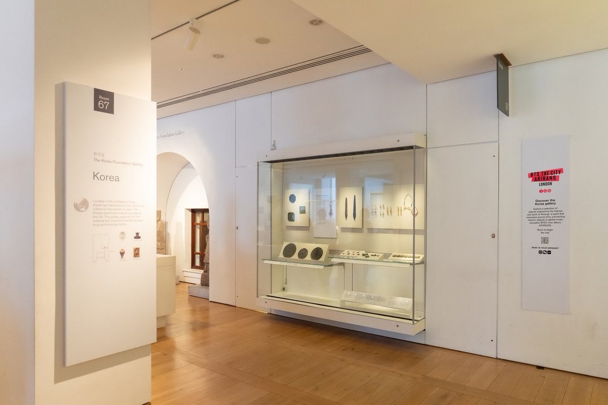 btschartsxdaily's tweet photo. [NEWS] #BTS Collaborates Specially with British Museum… Highlighting Korean Cultural Heritage

According to their agency, BTS is hosting the participatory program "Korea Gallery Trail " at the British Museum from the 6th (local time) to the 23rd as part of "BTS The City Arirang - London" (hereinafter "The City London"). 

"The City London" is a project that reimagines London as a music experience space themed around "Arirang," a Korean cultural asset and the title of BTS's album. The 

"Korea Gallery Trail," a collaboration with the British Museum, is a program designed to allow visitors to view selected artifacts from the permanent exhibition of the Korean Gallery that resonate with the hope, resilience, and sense of belonging inherent in "Arirang."