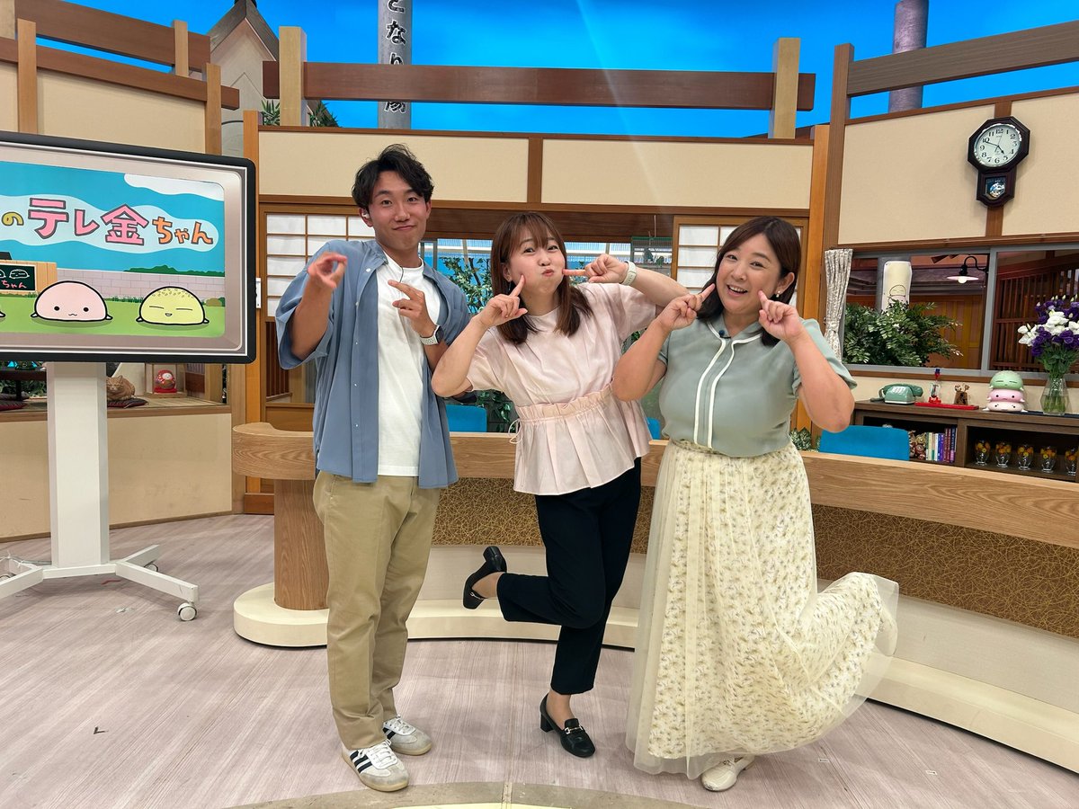notodesk's tweet photo. #となりのテレ金ちゃん
ご覧いただき、ありがとうございました😊

昨日開港した #のと里山ポケモン・ウィズ・ユー空港 ✈️についても、お話しさせていただきました。

いつも能登の魅力をお伝えする機会をいただき、本当にありがとうございます♡今日も楽しいスタジオの雰囲気に、ほっこりした時間でした。

そして「それぞれが思うアイドルポーズで撮ろう！」となった結果…
佐野アナと私のポーズがまさかの丸かぶり😂💕
息ぴったりで思わず笑ってしまいました♪

実は今月は、来週も再来週も出演させていただきます📺✨また来週、ぜひご覧ください💪