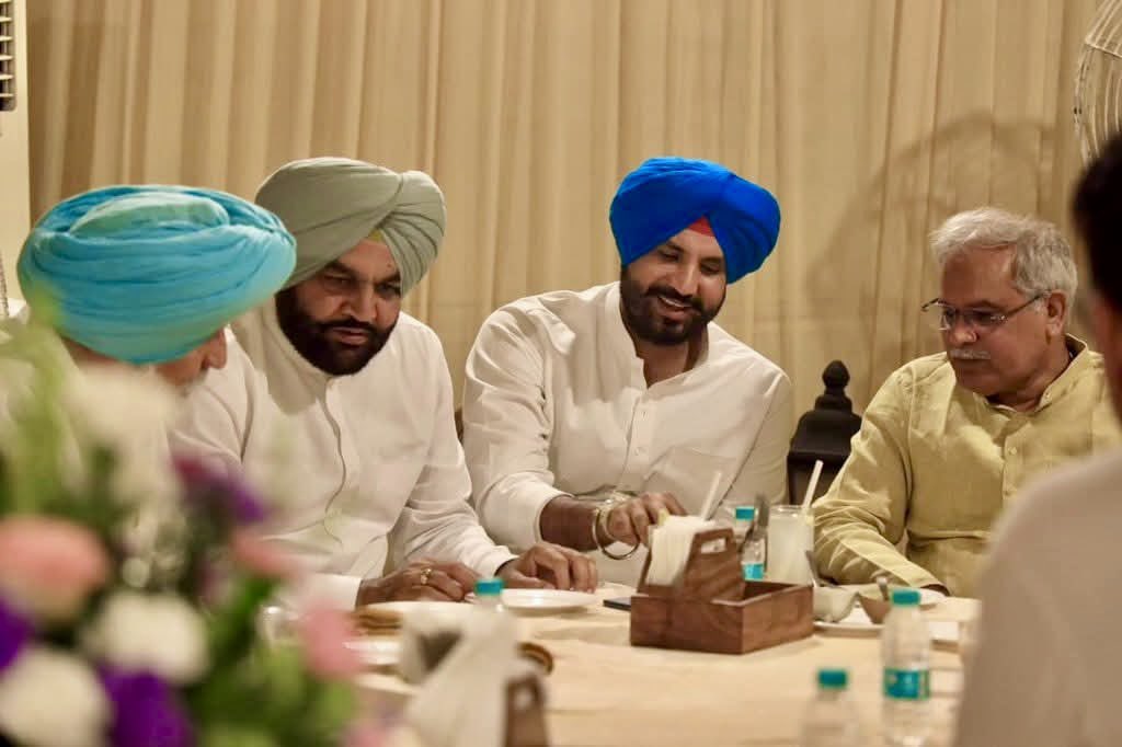 GurjeetSAujla's tweet photo. It was a pleasure to join senior INC leaders at the dinner hosted by former Speaker Mr Rana K.P. Singh last evening. Had a meaningful interaction with Punjab Congress In-charge Mr Bhupesh Baghel and other esteemed party colleagues to discuss strengthening the organization and our collective commitment to serving the people of Punjab.

Together, we remain united, determined, and committed to taking the voice of the people forward.

@INCIndia @INCPunjab @Bhupesh_Baghel
@Ajay_reporter @ANI @PTI_News @IYC @RajaBrar_INC @bhupeshbaghel @Dalvi_INC @RanakpINC 
#Punjab #Congress #PunjabCongress #India