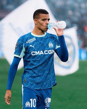 SportBuzzHub's tweet photo. 🚨 BREAKING: #Fenerbahce are expected to sign Mason Greenwood after reaching an agreement with #Marseille worth €45m plus €5m in bonuses. The forward is set to earn a reported salary of €11m per year. 💛💙

#transfernews https://t.co/msi2H22QiZ