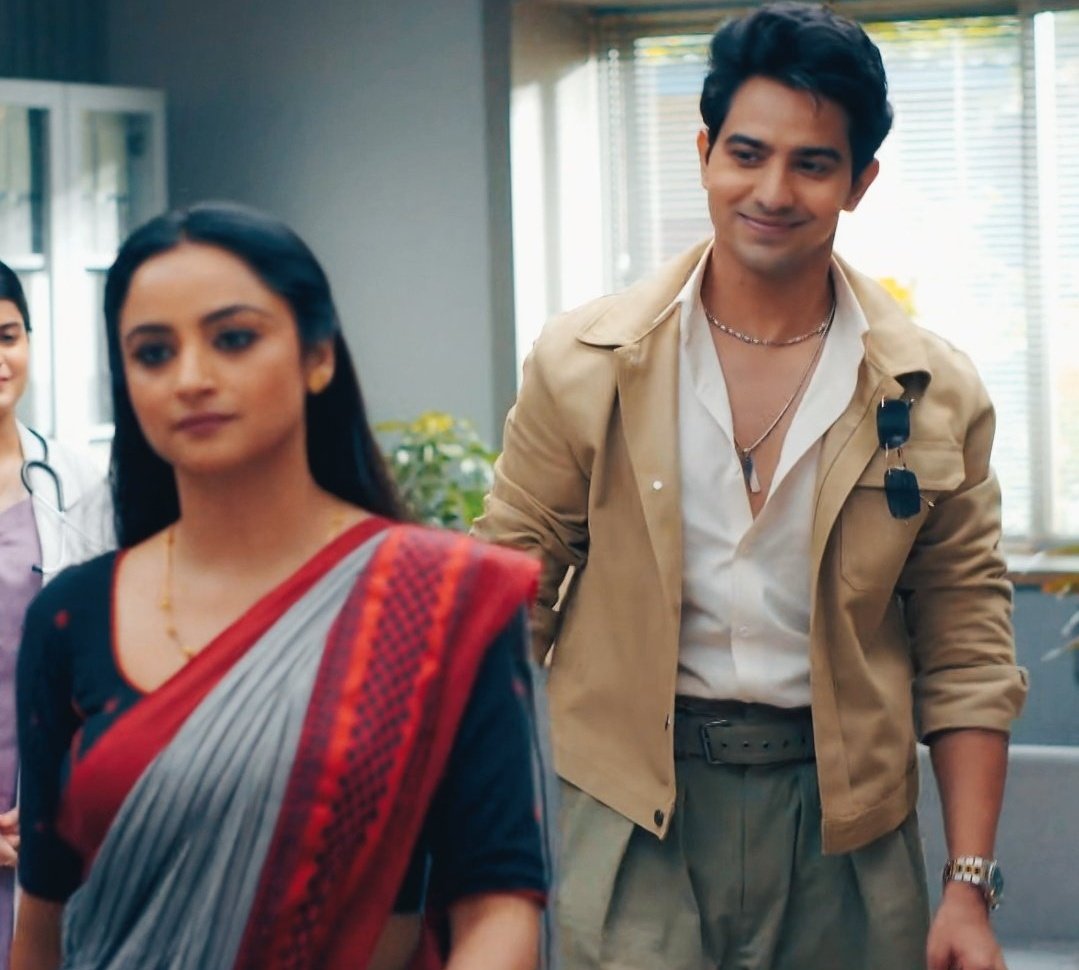 0909_esteem's tweet photo. The parallels are adorable

His eyes always on her, wherever she goes he goes🥺❤️🧿
#Ishanika #Sairaab https://t.co/PKE1L0Wsrs