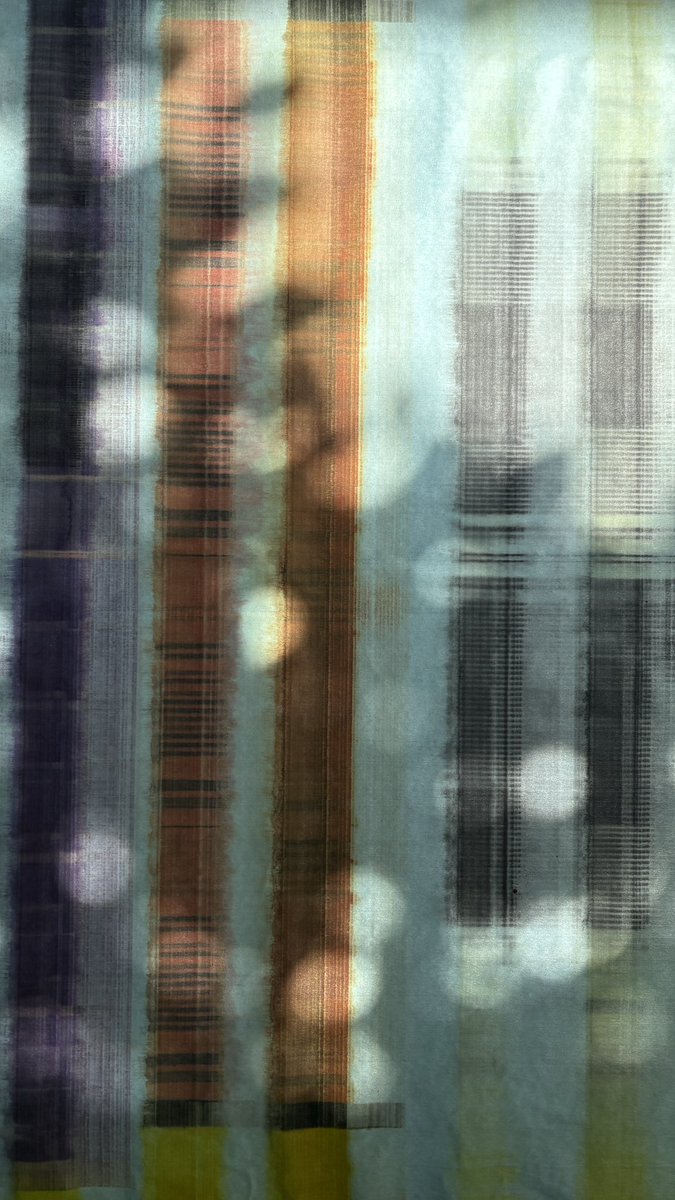 shotarchiii's tweet photo. RCR Arquitectes diario #14
RCR La Vilaのオープンセレモニーに向けた準備を行う。

展示カタログの印刷工程で生じる廃材を再利用し、セレモニーの空間づくりに活用した。
完成したものだけでなく、制作の過程で生まれる素材にも新たな役割を与える。 https://t.co/MwLABY5dWZ
