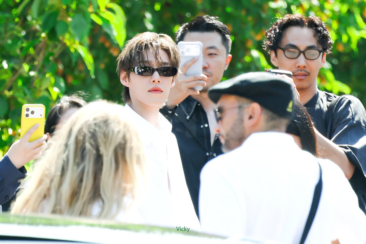 Vicky87923's tweet photo. #Balenciaga55thCouturexPPKRIT
PP KRIT AT BALENCIAGA C
OUTURE55
#PPKRITEnRouteParis 
#BalenciagaCouture #Balenciaga
#PPKritt https://t.co/em71VaornY