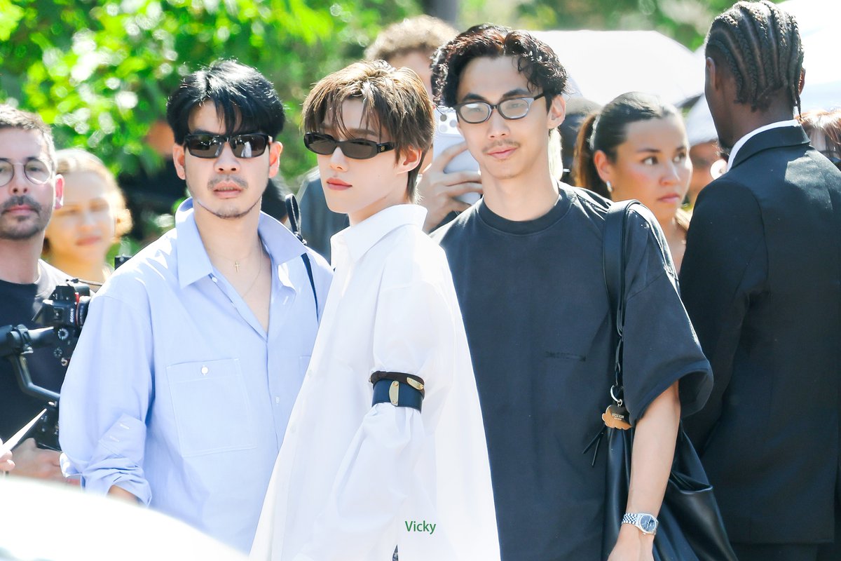 Vicky87923's tweet photo. #Balenciaga55thCouturexPPKRIT
PP KRIT AT BALENCIAGA C
OUTURE55
#PPKRITEnRouteParis 
#BalenciagaCouture #Balenciaga
#PPKritt https://t.co/em71VaornY