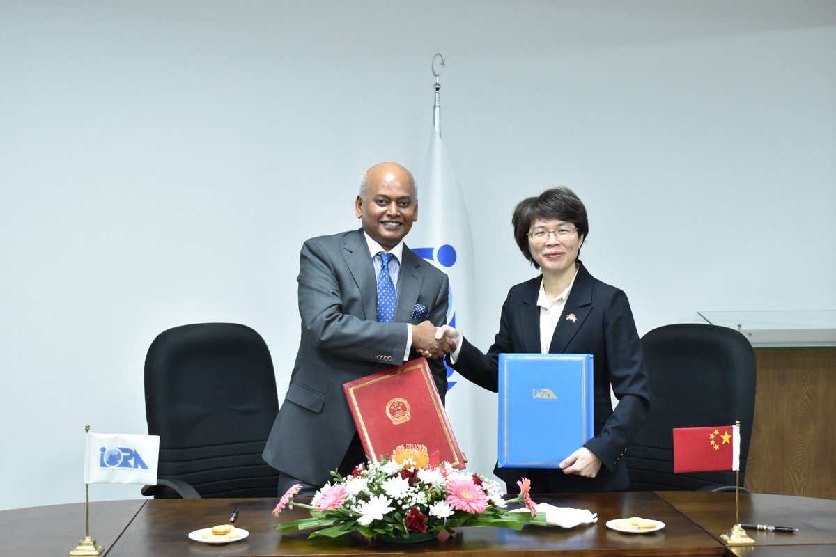 IORAofficial's tweet photo. H.E. Sanjiv Ranjan met with H.E. Dr. Huang Shifang, Ambassador Extraordinary &amp; Plenipotentiary of People's Republic of China to Republic of Mauritius. IORA Secretariat expresses appreciation to Government of China, an IORA Dialogue Partner since 2000, for its continued commitment https://t.co/gHtJq3RaON