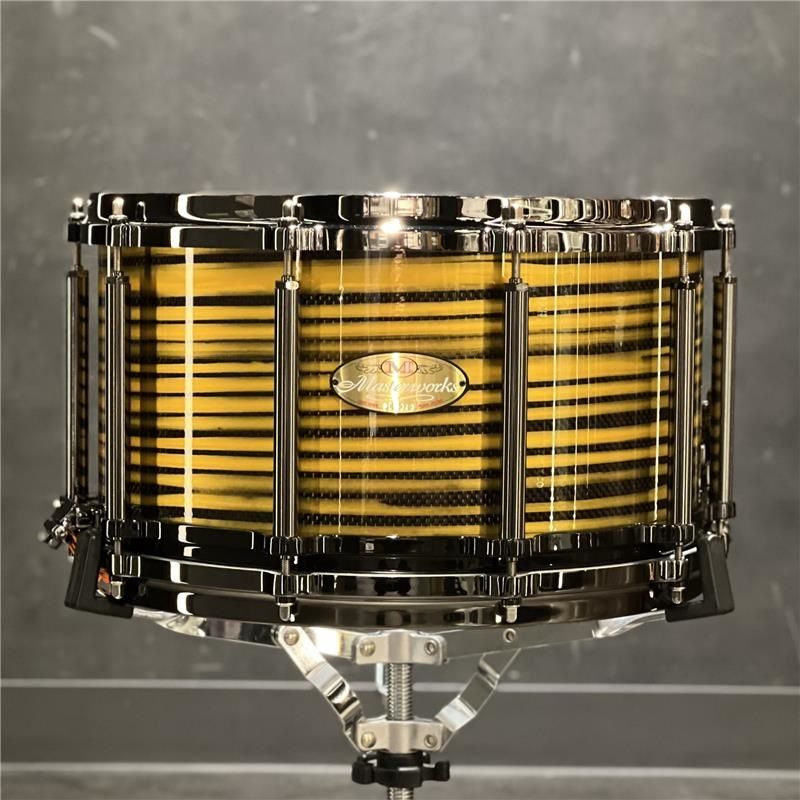 drumstation_sby's tweet photo. 【Pearl×イケベ楽器50周年記念モデル】
50周年記念モデルとして製作して頂いた
Masterworks Snare Drumが残り僅かとなりました…！
シェルはPearlでも非常に評価の高いMaple/Gum等厚6プライでサウンドは間違いなし🔥
Black CarbonにGold Swirlが映えるスネアドラムです🥁 https://t.co/bMSiQOhaKo