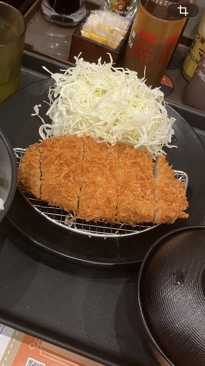 zerozerozigen's tweet photo. 松のやは超いい加減な切り分けが魅力よね🐷 https://t.co/ebuKVAOpIW