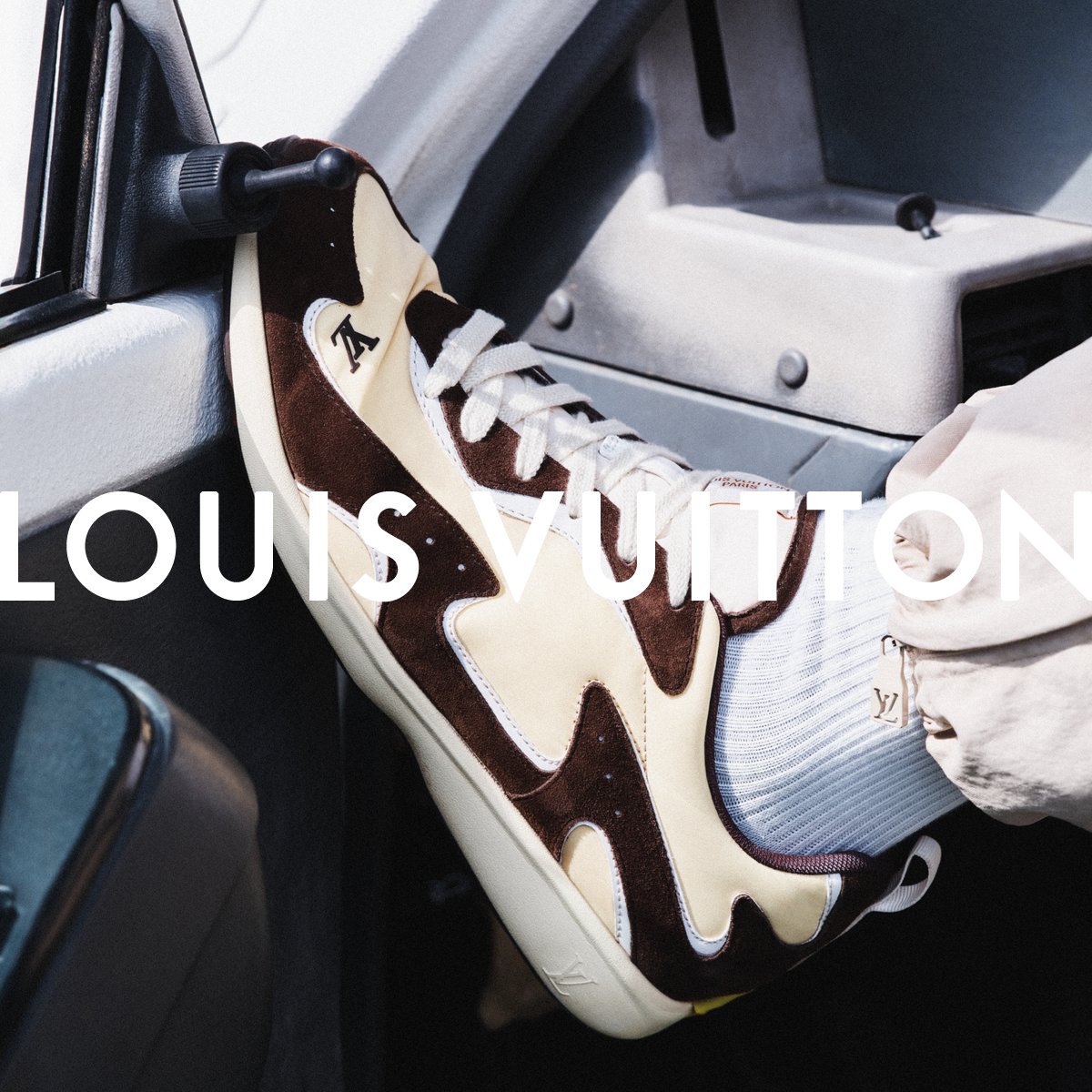 LouisVuitton's tweet photo. The future dandy. @Pharrell unveils sophisticated forms woven from pioneering materials and unexpected textures — grounded in a vision of modern functionality. 

#LVMenFW26 #PharrellWilliams #LouisVuitton