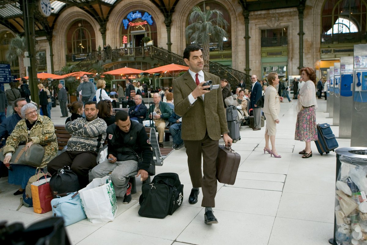 TV2000it's tweet photo. 📽 #Cinema | "Mr. Bean's Holiday" con #RowanAtkinson e #WillemDafoe
🕘 Stasera #9luglio in prima serata su #TV2000
📺 Canale 28 dtt
📡 157 Sky
📌 #MrBean ha vinto alla lotteria della parrocchia del suo quartiere: i premi sono una vacanza nel Sud della #Francia e una telecamera. Parte così il suo rocambolesco viaggio via Eurostar per #Parigi che si concluderà niente meno che a #Cannes…