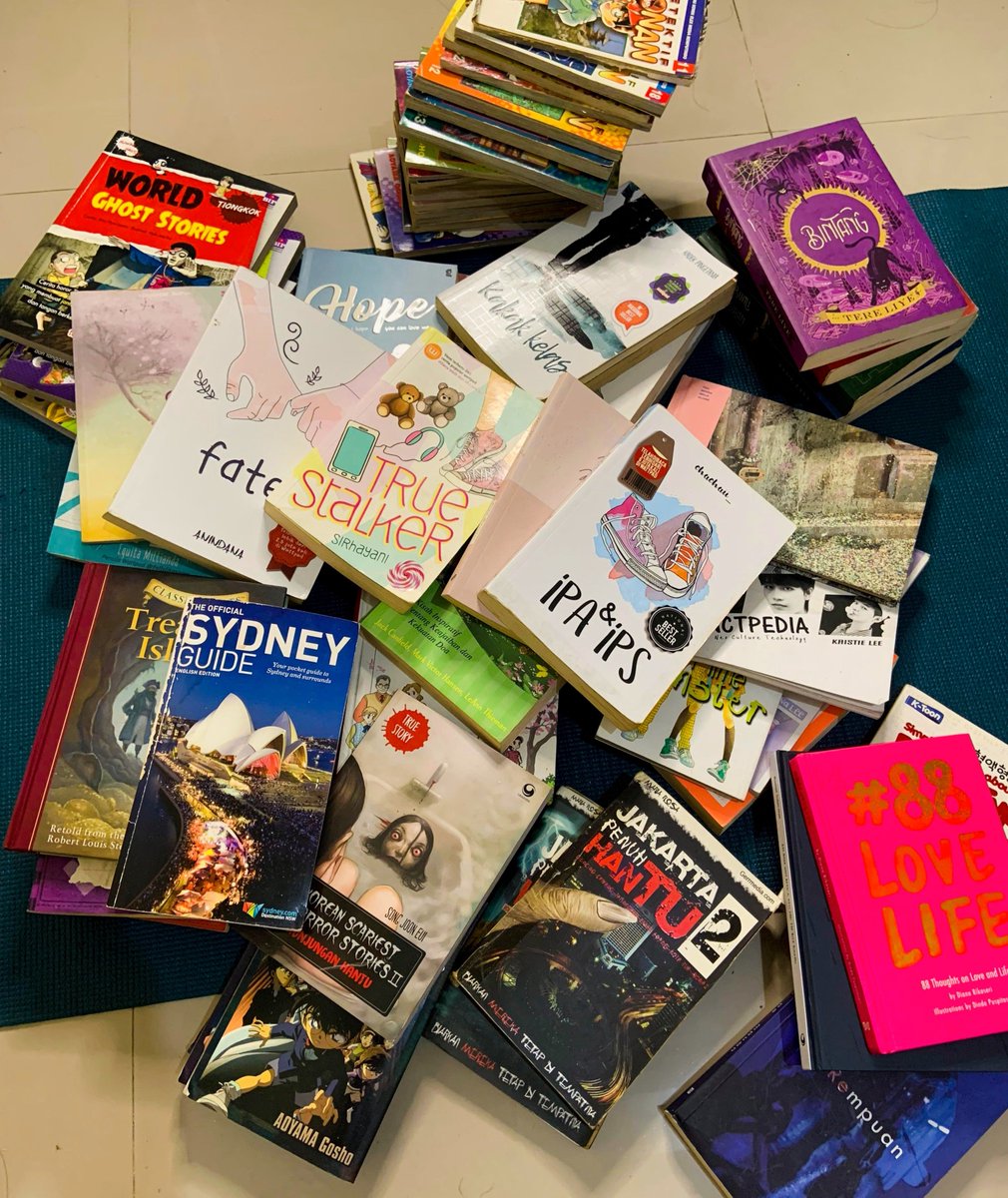 credOLIN's tweet photo. Tweeps, saya dapat kiriman buku-buku sebanyak ini dari seorang teman. Buku-bukunya sudah tidak dibaca lagi dan saya dimintai tolong untuk membagikan kepada teman-teman yang mau.
Besok saya foto dulu satu² yaa. 
Kalau ada yang berminat nanti tinggal ganti ongkirnya aja.
#giveaway https://t.co/isWPwcH6Pv