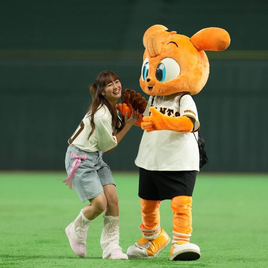 Fullcountc2's tweet photo. ファーストピッチセレモニーに登場したももいろクローバーZの #佐々木彩夏 さん🍀

Photo by Gaku Inoue

#giants https://t.co/HhM0zWBJgx