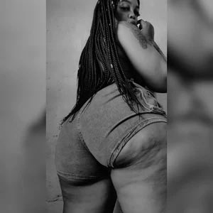 Dolfin8j's tweet photo. Ian-sharifa 🔥🔥🔥🇿🇦follow her on IG as Mbali dlamini https://t.co/25P9eml1BJ