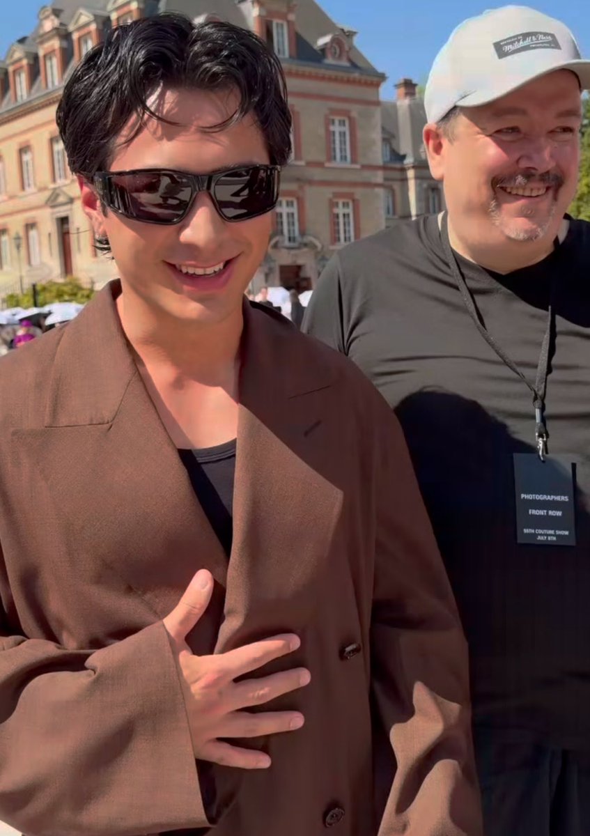 unrivaled's tweet photo. he’s so gorgeous my stomach hurts wtf https://t.co/yhVwdVc9T9