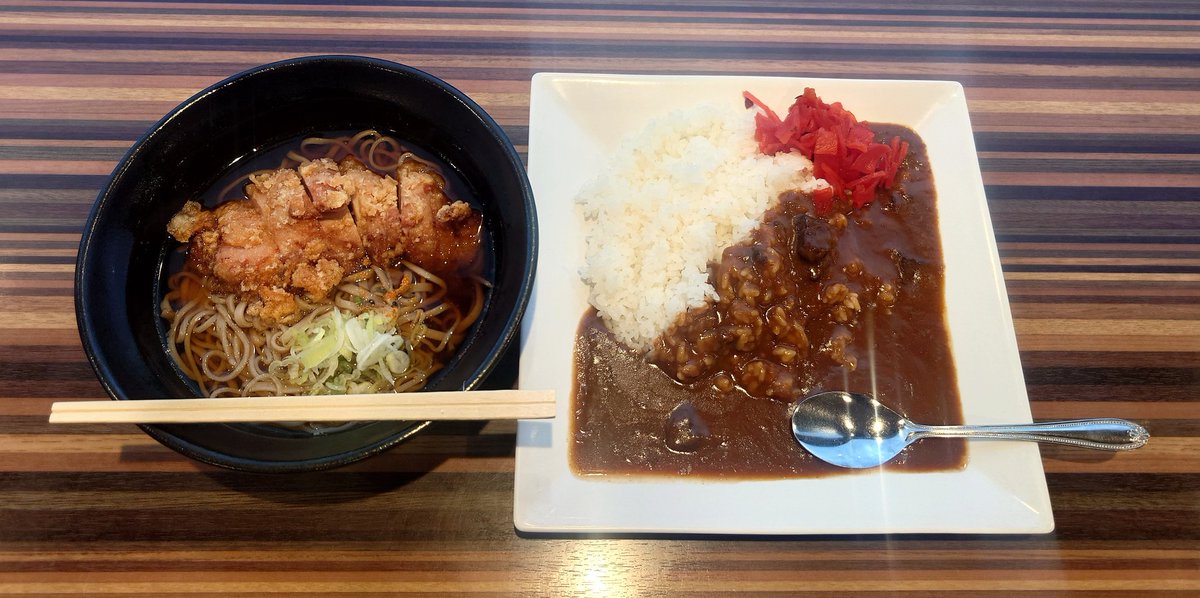 tetsutra's tweet photo. 7/8(水)は中央道・諏訪湖SA(下り) https://t.co/smxWMcAxsA