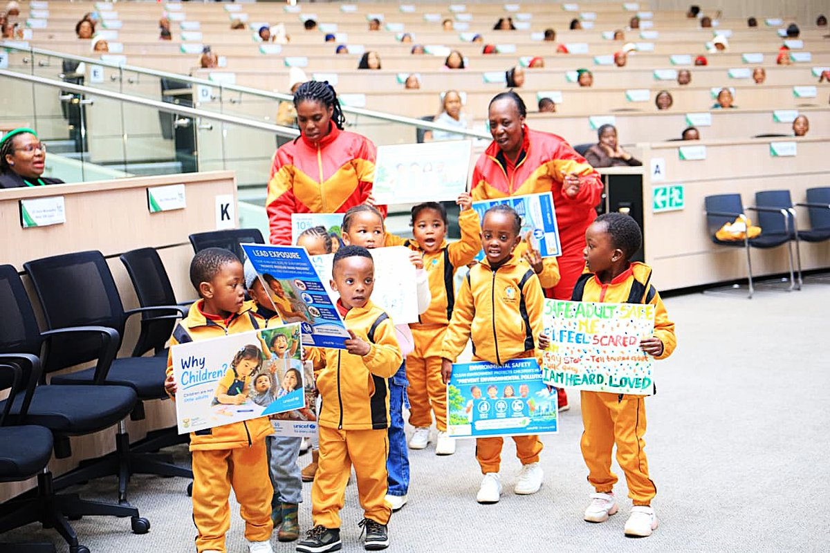 UNICEF_SA's tweet photo. Did you know? Environmental risks like air pollution and lead exposure can harm children’s health and development.​

UNICEF, the Department of @HealthZA and the @Official_TUT have joined hands to help protect children, promote safe hygiene practices and improve water safety. https://t.co/i8nIjzkwKD