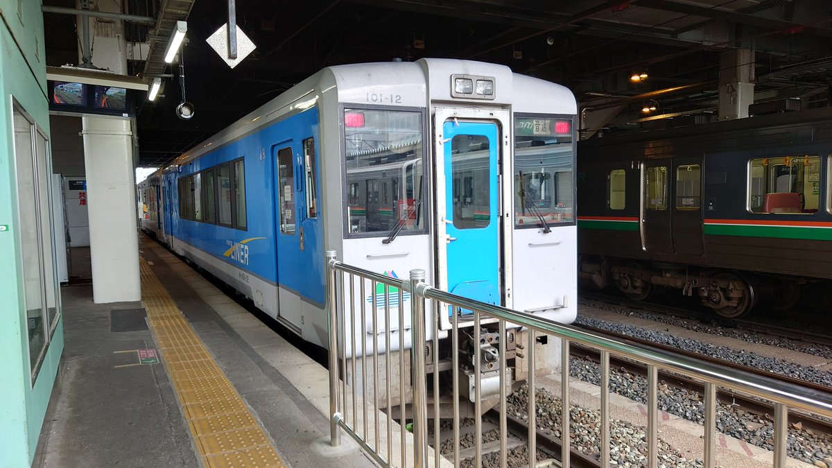 makina_shiftup's tweet photo. 一夜明けて、仙山線の快速で山形へ移動です。何となくのんびり走っていく路線かと思っていたのですが、なかなかに飛ばしている感じがして楽しかったです。ちょくちょくいい景色も見られて飽きることが無かったですね https://t.co/sfFF3DZT67