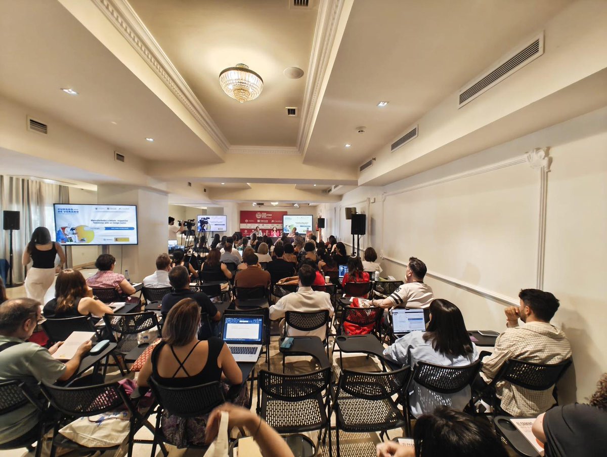 Maritxu30's tweet photo. 📍 En los Cursos de Verano de la UCM en El Escorial 🎓 hablamos claro:

Comprender las identidades masculinas y la reacción frente a la igualdad es imprescindible para defender la democracia.

#Igualdad #CursosVeranoUCM https://t.co/1Klwl77LUw