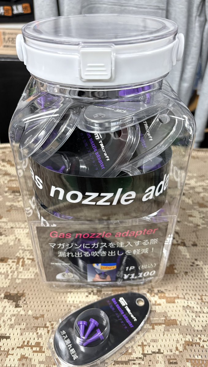 Bright0926's tweet photo. TMcraftさんのガスノズルアダプターが専用ケースに入ってたくさん入荷しております😁✨

ガス注入時に漏れ出る吹き出しを軽減してくれるこのシーズンにピッタリのアイテムです😍

是非ともお試しくださいねー😊
#TMcraft https://t.co/tv3ljp8tIL