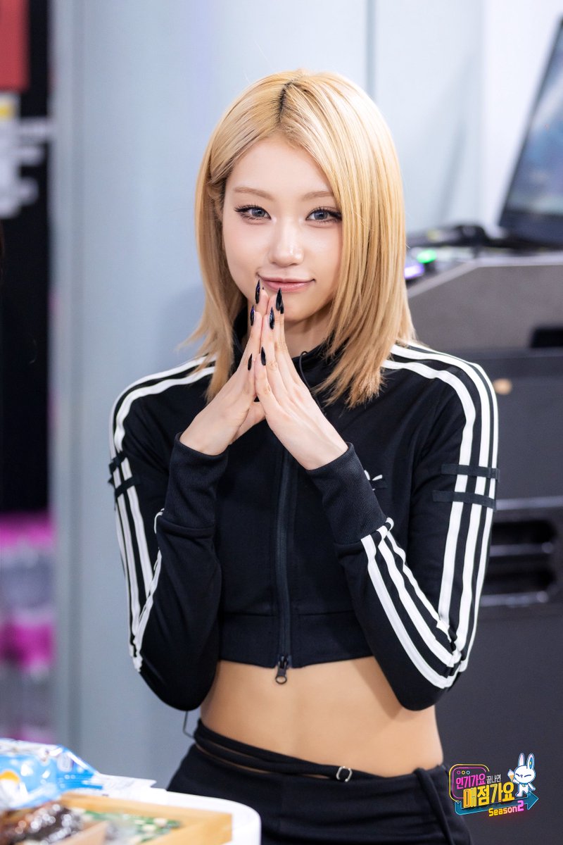 JUNGEUNGLOBAL's tweet photo. [📸] 260708 SBS INKIGAYO BEHIND 

🤍 Snack Shop Season 2 – 12th Guest 🤍
izna #SnackShopPhoto -  #JUNGEUN 

#CHOIJUNGEUN #최정은 #izna #이즈나 #ジョンウン https://t.co/vq7a6DXVuB