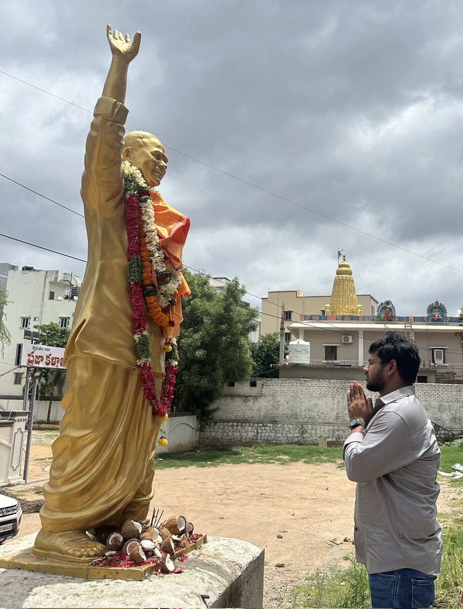 AngulaSandeep's tweet photo. Forever remembered,Forever respected💐
Johar YSR
Jai Jagan
#ysr #ysjagan #birthday #YSRCPFighters #TEAMYSBR https://t.co/9JzKxmmzN1