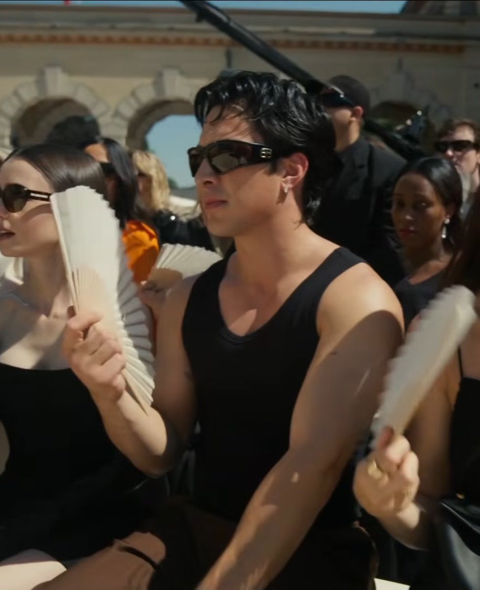hudsonists's tweet photo. i love how everyone knew his jacket is coming off immediately when we saw him and it took like 10 mins 😭 https://t.co/CaKFKhy1l9