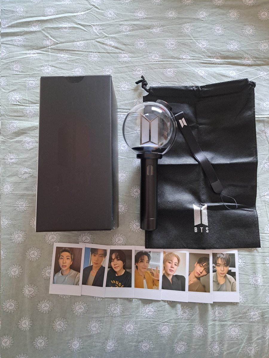 nessaturbi's tweet photo. Gracias a @Sunfairy__, ya tengo la army bomb en mis manos ☺️☺️☺️
Gracias por guárdamela y por confiar en mí 💜💜💜 https://t.co/zrQ7gbEVlD