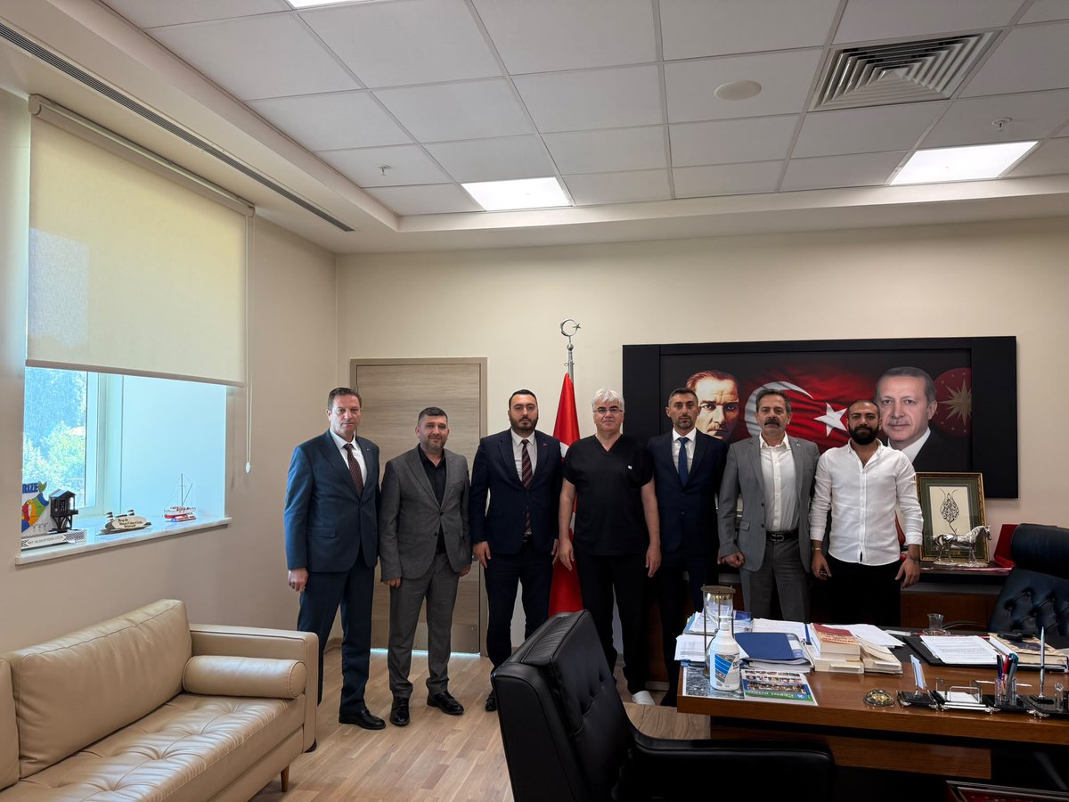 MHP_KartalIlce's tweet photo. Milliyetçi Hareket Partisi Kartal ilçe başkanımız Sn. Ersin UZUNKAYA ve İlçe Yönetim Kurulu Üyelerimiz İle Birlikte Kartal Dr. Lütfi Kırdar Şehir Hastanesi Başhekimi Sn. Prof. Dr. Hasan Fehmi Küçük Ziyarette Bulundular. Misafirperverliğinden ötürü Teşekkür ederiz
@Uzunkaya_1453 https://t.co/uh7an0yAqM