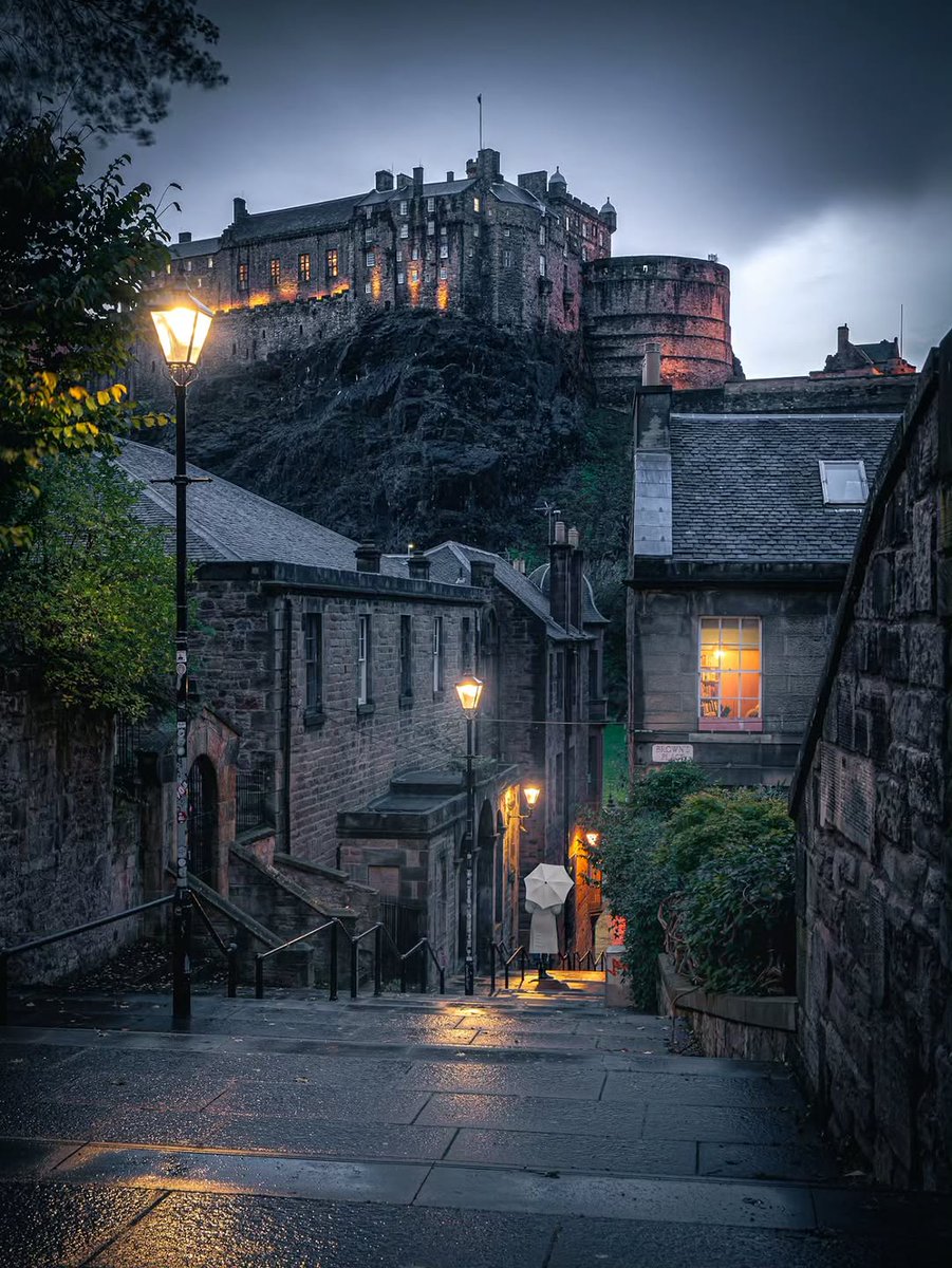 ____flowers__'s tweet photo. Edinburgh https://t.co/AFXvUns3Ow