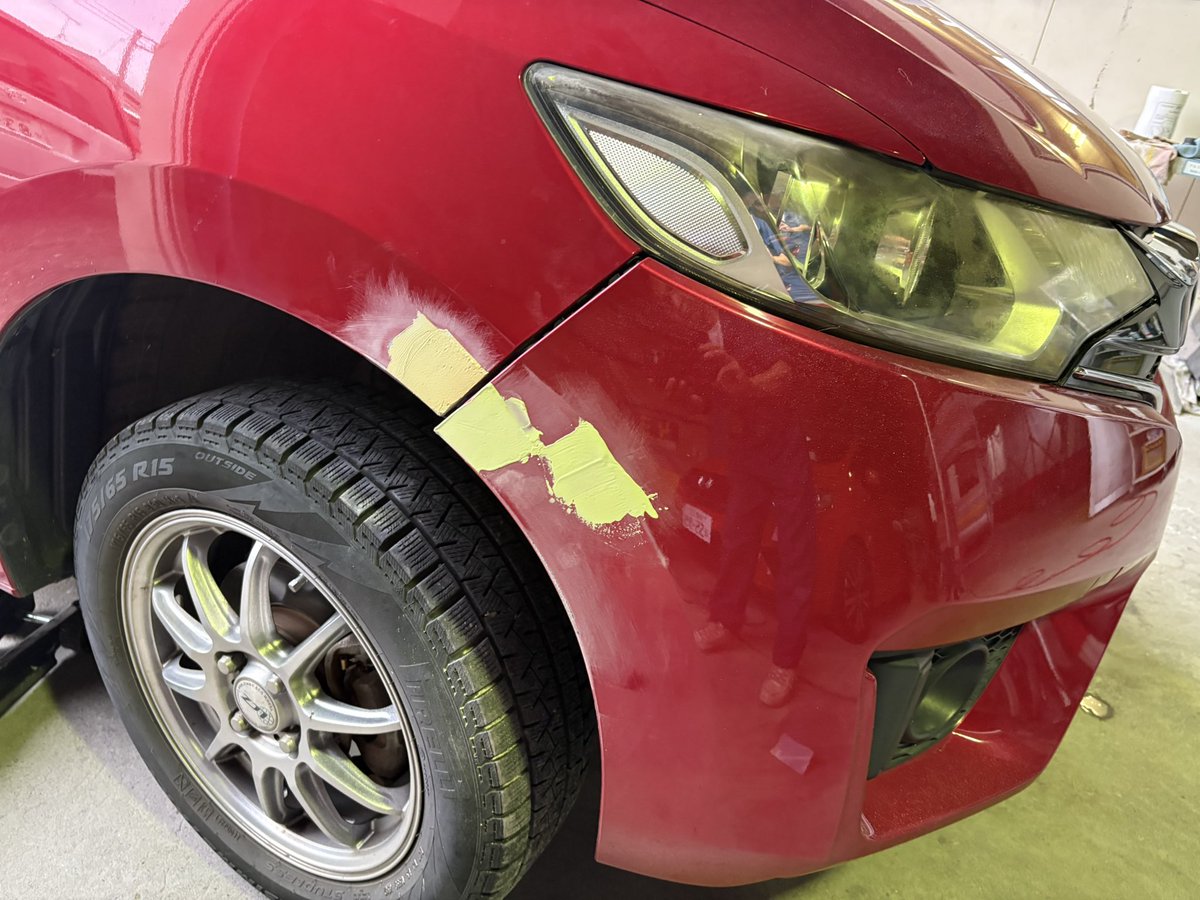 Autovivid__car's tweet photo. フィット
右Fフェンダー板金塗装
Fバンパー修理塗装 https://t.co/iXov7KN4PW
