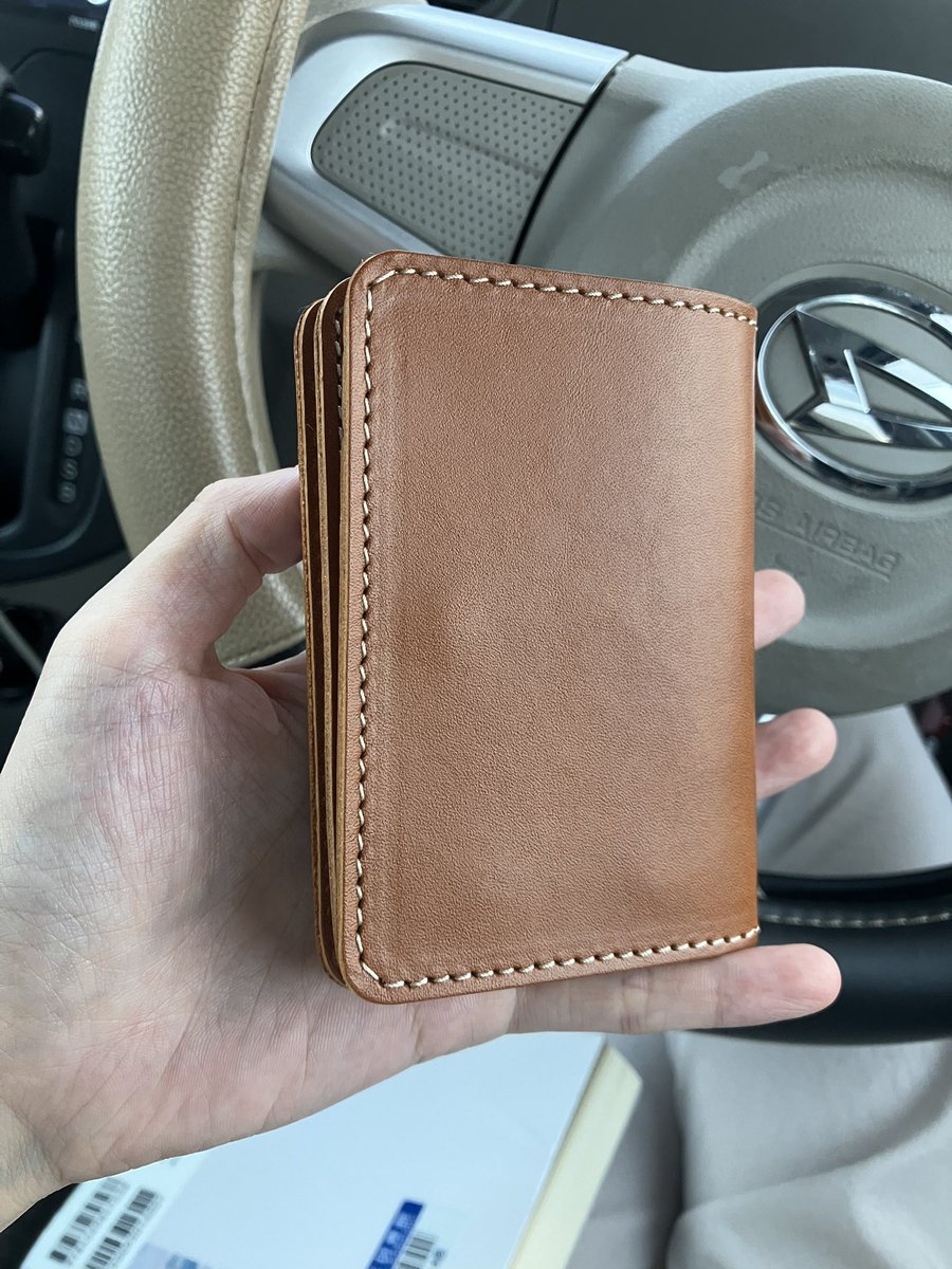 cocnotfound404's tweet photo. 予算オーバーですがサブの財布を買いました🤲メインの財布とおそろの牛革だよ https://t.co/Cedf5MyVrK