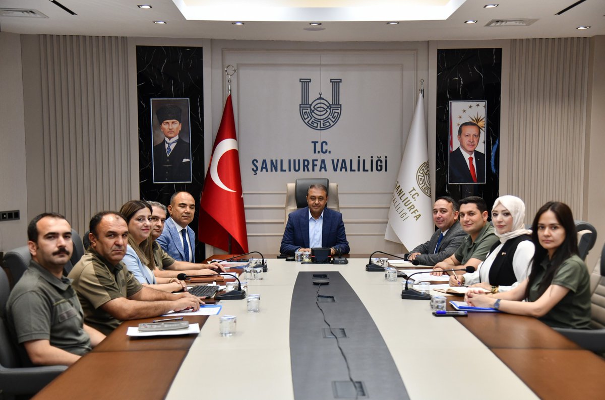 hasansildak's tweet photo. Şanlıurfa'nın doğal zenginliklerini koruyarak geleceğe taşımak amacıyla Doğa Koruma ve Milli Parklar Bölge Müdürlüğümüz ile Karacadağ Kalkınma Ajansımızın iş birliğinde yürüteceğimiz Şanlıurfa Biyoçeşitlilik ve Tür Koruma Projesini başlatıyoruz.

Proje ile Kızılkuyu Yaban Hayatı Geliştirme Sahası'ndaki Urfa Ceylanı ile Birecik Kelaynak Üretme İstasyonu'ndaki Kelaynak Kuşlarının yaşam alanlarını geliştirmeyi, koruma ve tanıtım kapasitesini artırmayı, bu alanları doğa turizmine kazandırmayı hedefliyoruz.

Şanlıurfa'nın biyolojik çeşitliliğini koruyan ve sürdürülebilir kalkınmaya katkı sağlayan bu proje aynı zamanda yeni ziyaret alanları oluşturarak turizm kapasitesine de katkı sağlayacak.

#Şanlıurfa 
#Kelaynak
#UrfaCeylanı
@TCTarim 
@TCSanayi