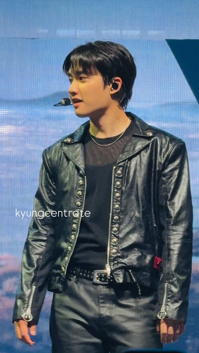 do_dyasoo's tweet photo. HE'S SOOO ATTRACTIVE https://t.co/Crxl4M8eCh