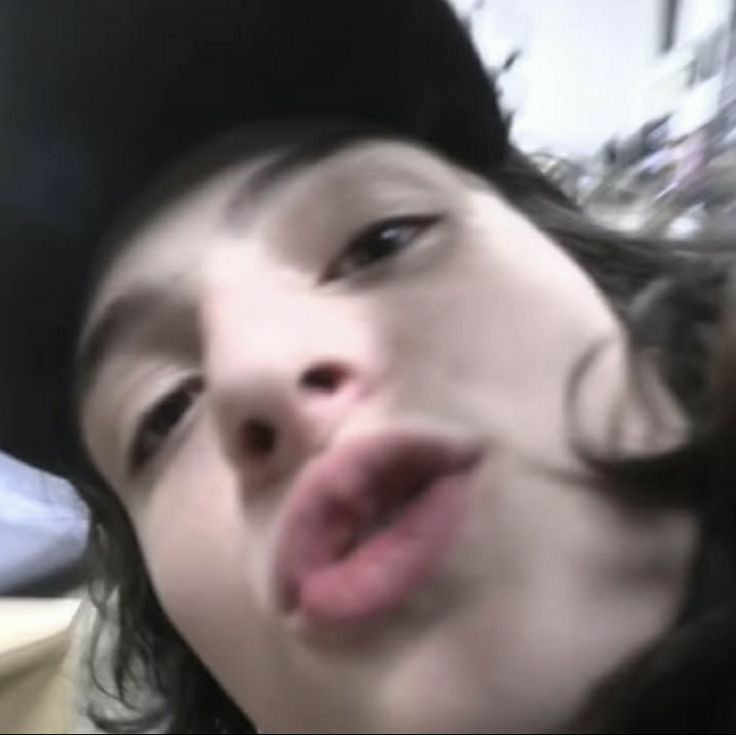 finn wolfhard lips tweet media