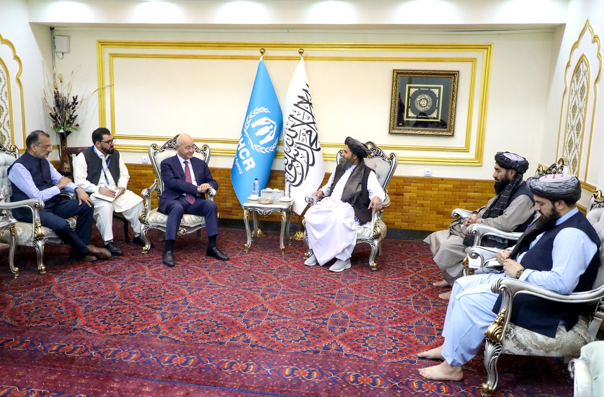 FDPM_AFG's tweet photo. 1/5: محترم ملا عبدالغنی برادر آخند با کمیشنر عالی سازمان ملل متحد در امور مهاجرین ملاقات نمود 

محترم ملا عبدالغنی برادر آخند، معاون اقتصادی ریاست‌الوزراء، امروز (چهارشنبه) ۱۷ سرطان ۱۴۰۵ خورشیدی، در دفتر کار خود https://t.co/FILaJhIA5k