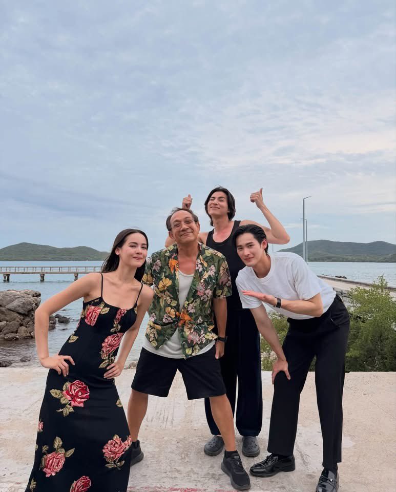 somrak37223766's tweet photo. 7.7 #ตะวันลวง ปิดกล้องแล้วค่าถ้าไม่มีอะไรผิดพลาด 
ปลายปีนี้ได้รับชมกันแน่นอน 
ไหนน ระหว่างนี้ใครอยากให้เราโปรโมทอะไรยังไง
เสนอกันเข้ามาได้เลยยยย
ถ้าทำได้ ทำทันที ถ้าไม่ทำ แปลว่าทำไม่ได้ 555555555
หวังว่าจะรอสนับสนุนจนกว่าละครจะออนแอร์จบนะคะ
รักๆๆๆๆๆ🤍
#BeneaththeLies #MakerK #Ch3 https://t.co/g6SyK5CAj4