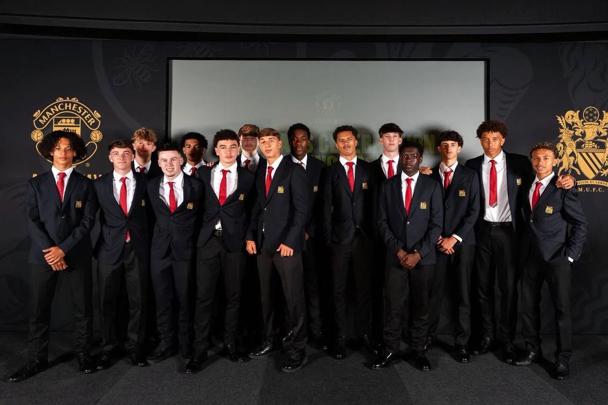 unitedredsid's tweet photo. 🚨 RESMI: Manchester United telah mengumumkan 15 pemain akademi tahun pertama yang akan menjadi bagian dari skuad untuk musim 2026/27.

🔴 Daftar pemain: 

▪️ Jaume Camacho Sidos (Gelandang)
▪️ Jacey Carrick (Gelandang)
▪️ Edson De Jonge-Seiros (Penyerang)
▪️ Harley Emsden-James (Bek)
▪️ Idris Fabiyi (Bek)
▪️ Jake Ford (Penjaga Gawang)
▪️ Gazimagamed Ibragimov (Bek)
▪️ Connor Laurie (Bek)
▪️ Harlem McLaughlin (Gelandang)
▪️ Camron Mpofu (Penyerang)
▪️ Jodie Nganga (Gelandang)
▪️ Samuel O'Brien (Bek)
▪️ Kai Rooney (Penyerang)
▪️ Pharell Silvester (Gelandang)
▪️ Emmanuel Ziro (Gelandang)

🌟 Generasi baru Carrington siap memulai perjalanan mereka bersama Manchester United musim ini.