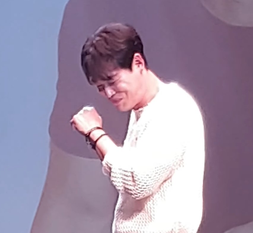 LLUUMMIIC's tweet photo. 촉세포위에 올라타서 괜찮아요?할때 웃참하는거 다봤다 https://t.co/vrQlmrTM0D