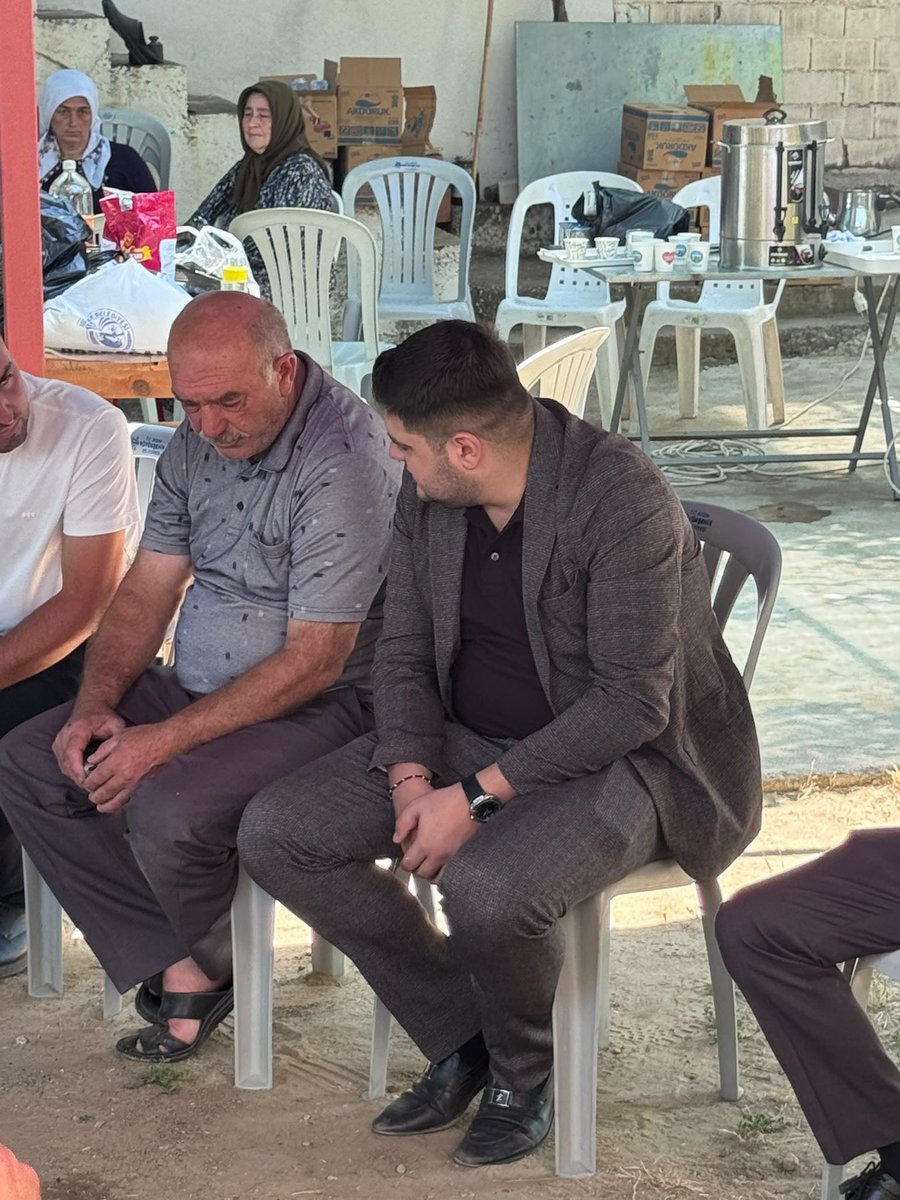 aydinulkuocagi's tweet photo. Ülkü Ocakları Aydın İl Başkanımız Sayın Okan Bozkurt, Ülkü Ocakları Bozdoğan ve Nazilli İlçe Başkanlarımız ile birlikte, geçirdiği elim trafik kazası sonucu Hakk’ın rahmetine kavuşan Jandarma Uzman Çavuş Yalçın Çolak’ın kıymetli ailesine taziye ziyaretinde bulundu.

Merhuma Cenab-ı Allah’tan rahmet; kederli ailesine, yakınlarına ve silah arkadaşlarına sabır ve başsağlığı diliyoruz.

Ruhu şad, mekânı cennet olsun.

@Okan_Bozkurt_06