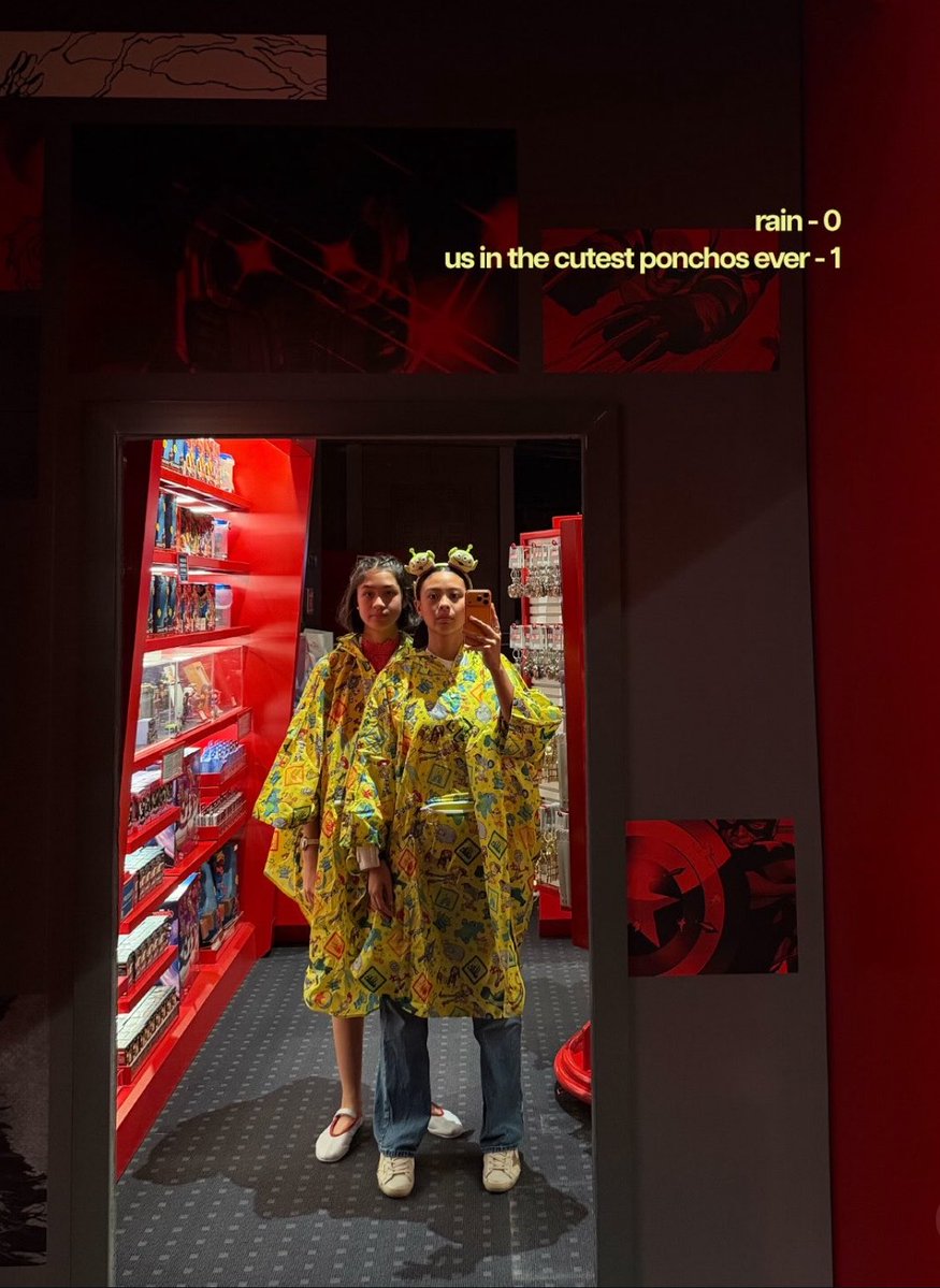 FiBMJL's tweet photo. Cutie Hannah and Sola nag-Shanghai Disneyland nainfluence ba ni Belle 😅 Sola so tall at tatangkad pa ang bebe na yan. 😍 https://t.co/a6BTcdR0uW