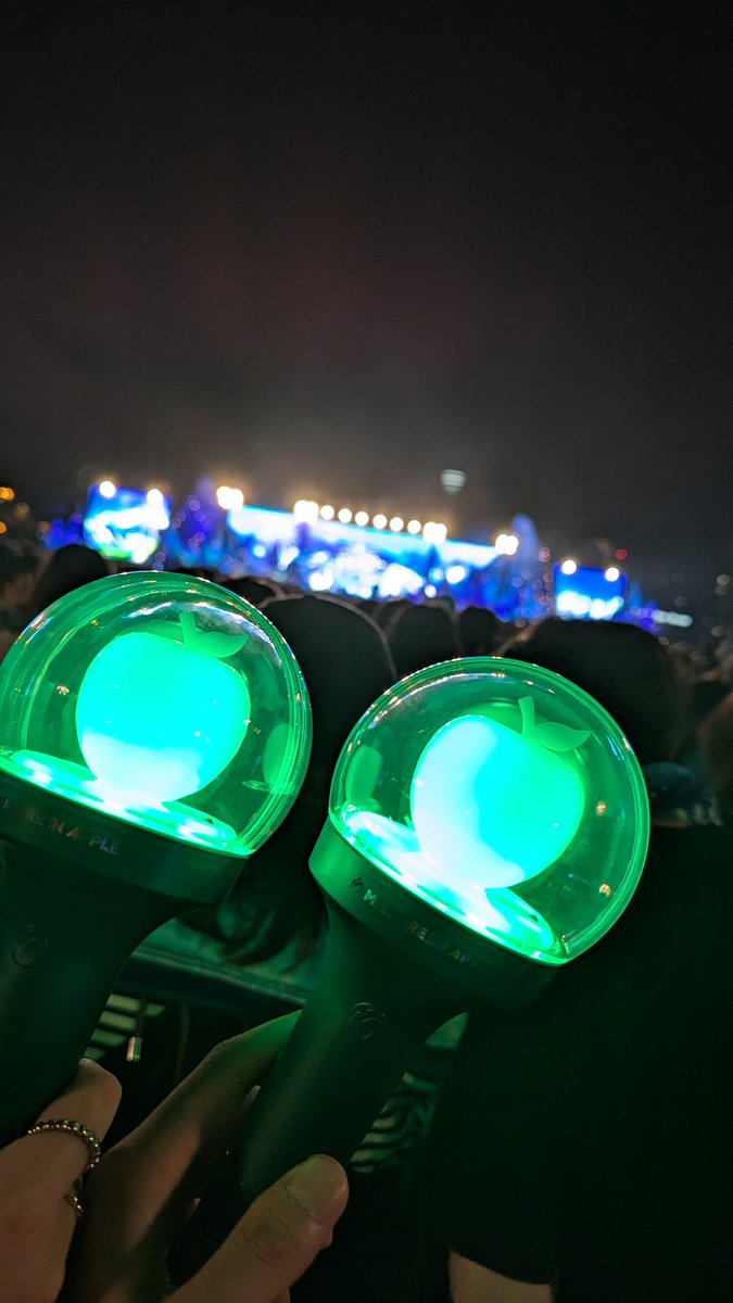 tororo7968's tweet photo. 改めてフィヨルドはすごい感動したライブだった。Varietyも映画館以来フルで久しぶりに聴いたけど、すごいうるうるした。
ファンになって日は浅いけど、こうゆう経験をもっとしていきたい。
デビュー11周年おめでとう🎉🍾

#MrsGREENAPPLE https://t.co/62ruu9flr7