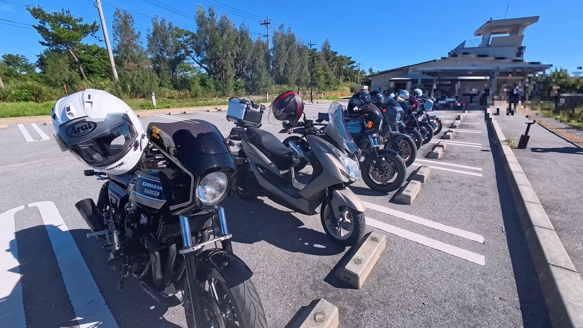 teamkai2000's tweet photo. 沖縄ツーリング
バイク好きの皆様、
夏本番熱中症とオーバーヒートには
気よつけて下さい。
瀬嵩そばでとんかつ定食を食べました。
https://t.co/7RKSLkOU7n https://t.co/1YViFIbTdu