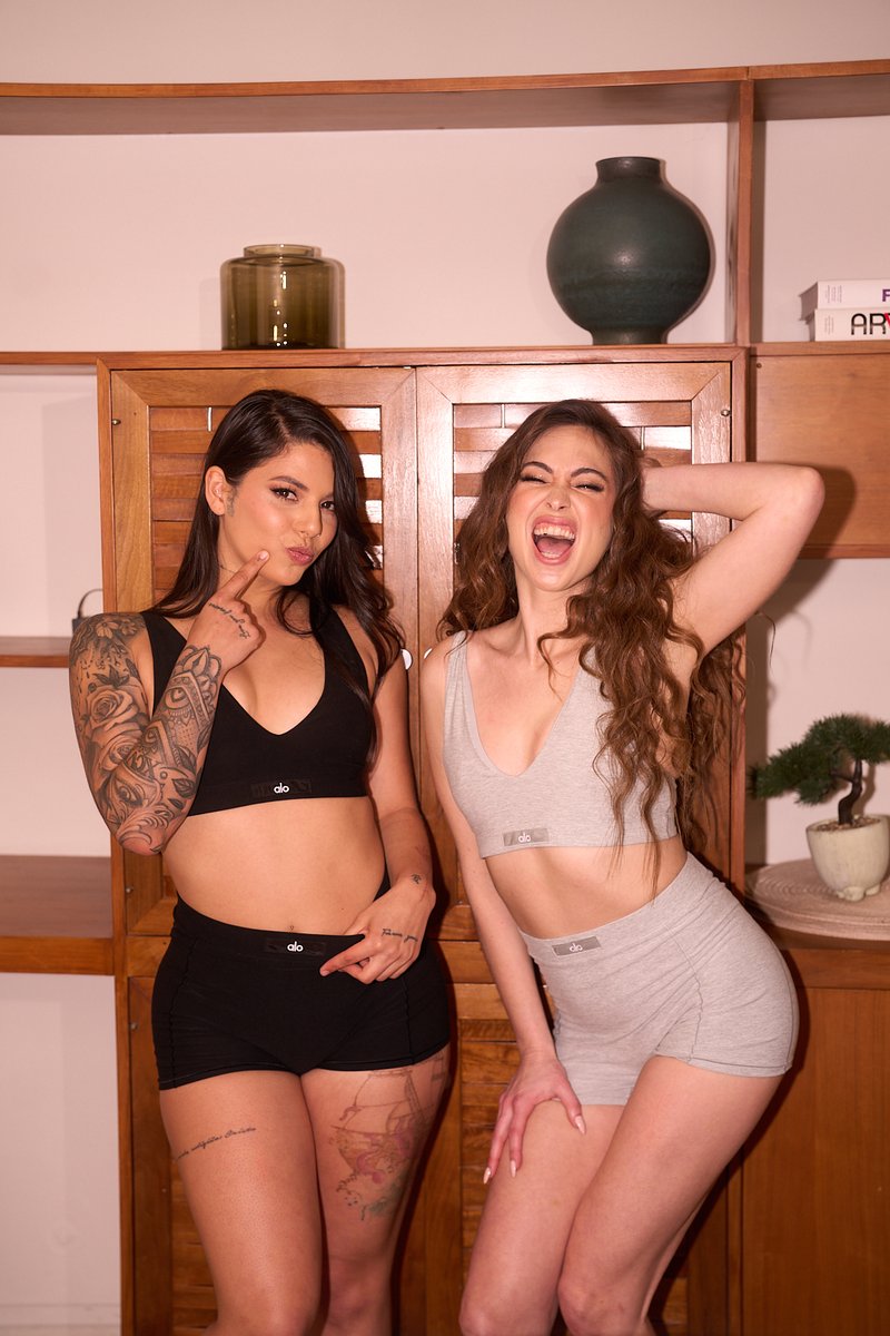 rileyreidx3's tweet photo. girlhood ✨  @GValentinaxxx https://t.co/A8i7LQ82ce