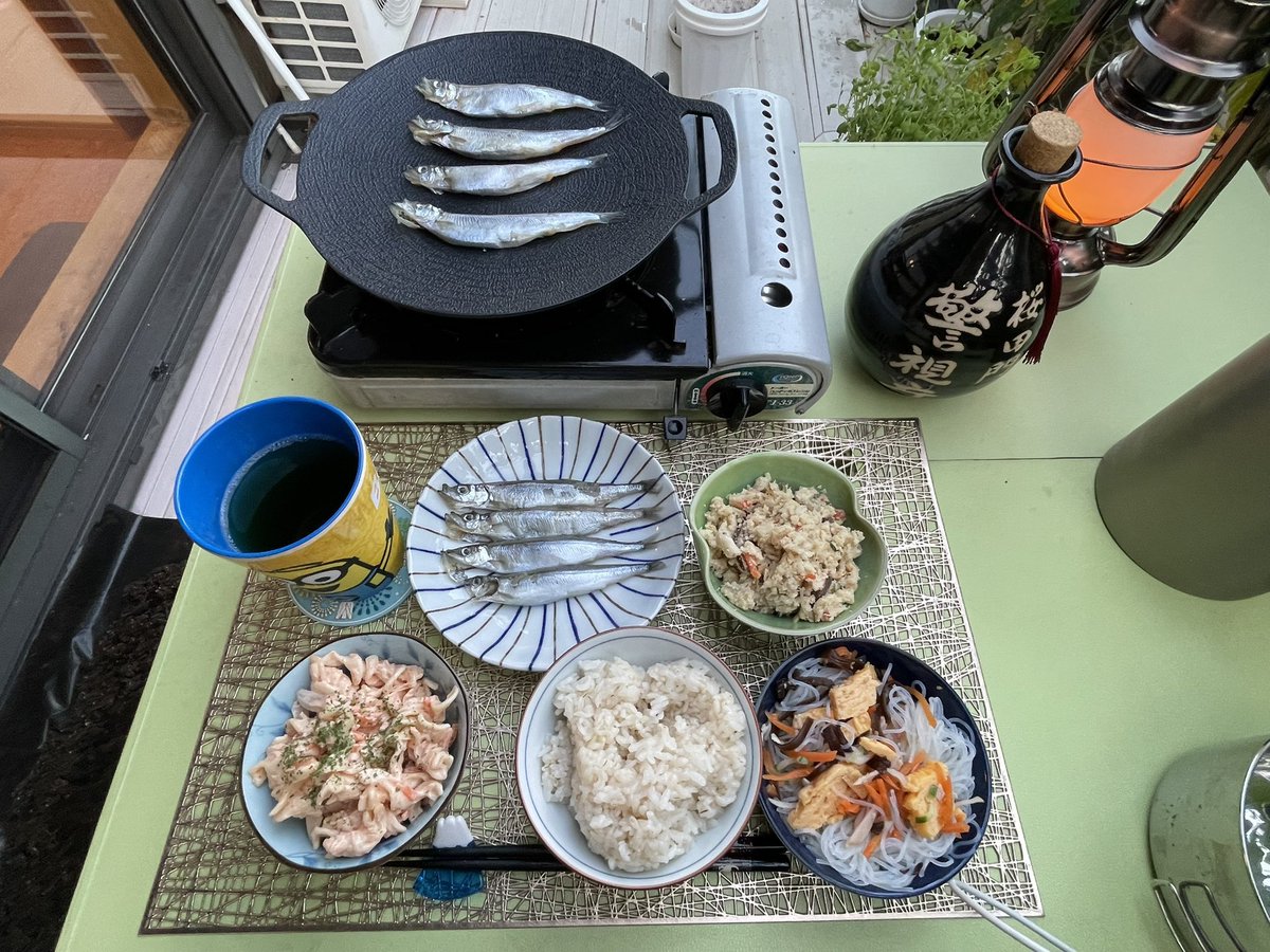 Rlmw0d's tweet photo. 7月8日（水）の食事
朝→モンスターエナジー
昼→親子丼
夕→ししゃも8尾、卯の花、明太マカロニサラダ、中華春雨、麦ごはん
間食→食べなかった
#40代 #摂食障害の人と繋がりたい #下剤依存 #非嘔吐過食 https://t.co/Qb476s8Cku