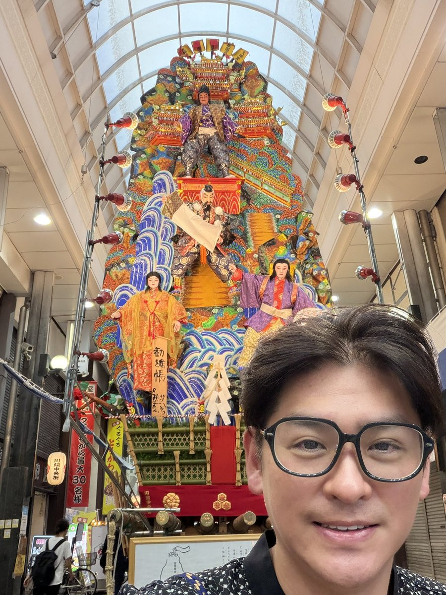 博多祇園山笠 豪華絢爛な飾り山笠がなんとも立派👏 商店街の天井ぶち