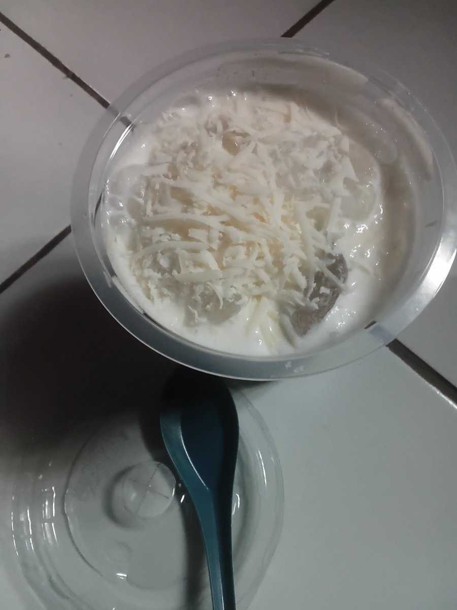 kagarimn's tweet photo. Me dikasih duit buat jajan es teler gegara dah cuci piring https://t.co/mgOcQ3tWUk