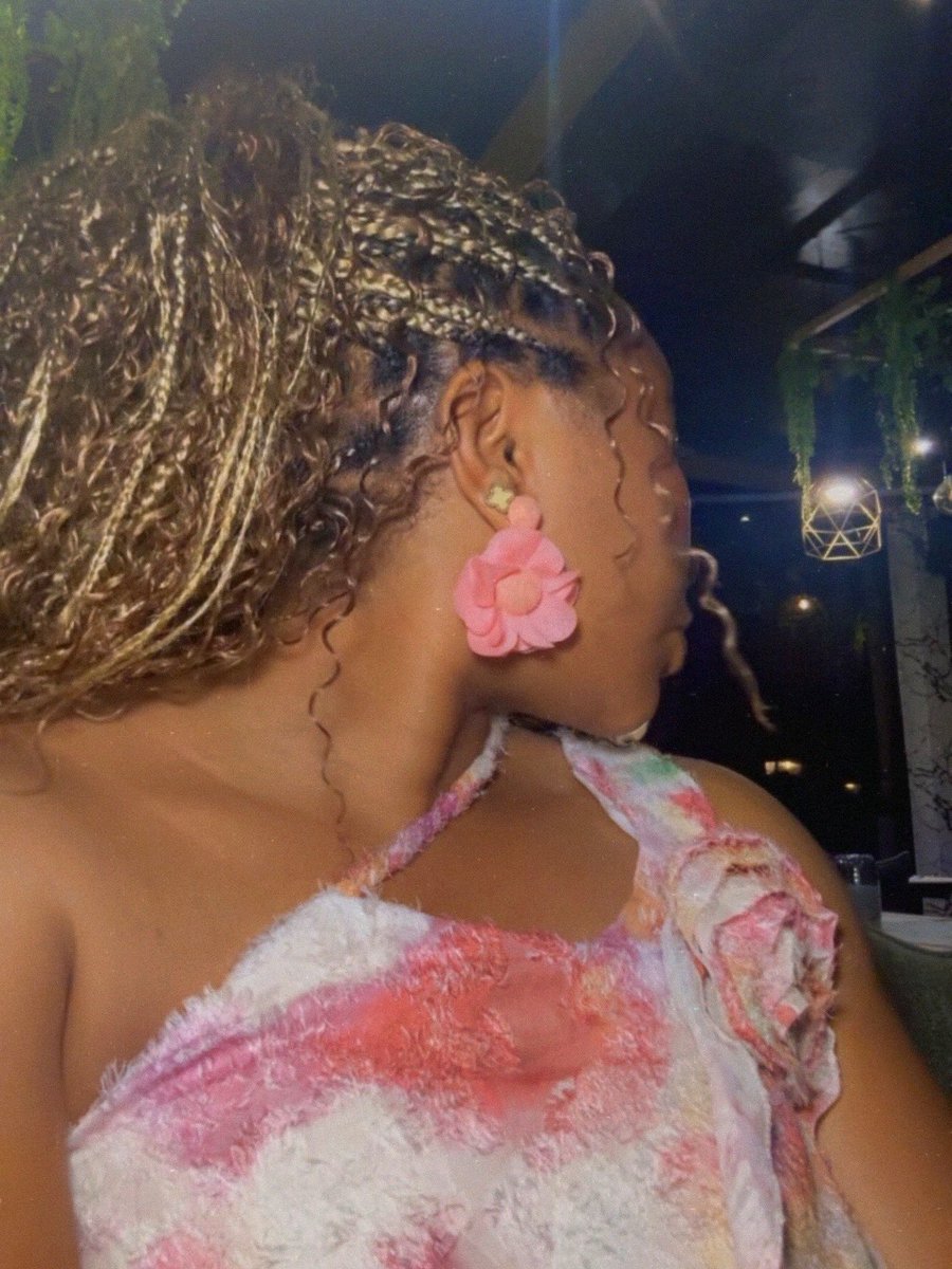 NMazedaily's tweet photo. If this emoji was a person 🌸💖😋 https://t.co/tNYiutuROL