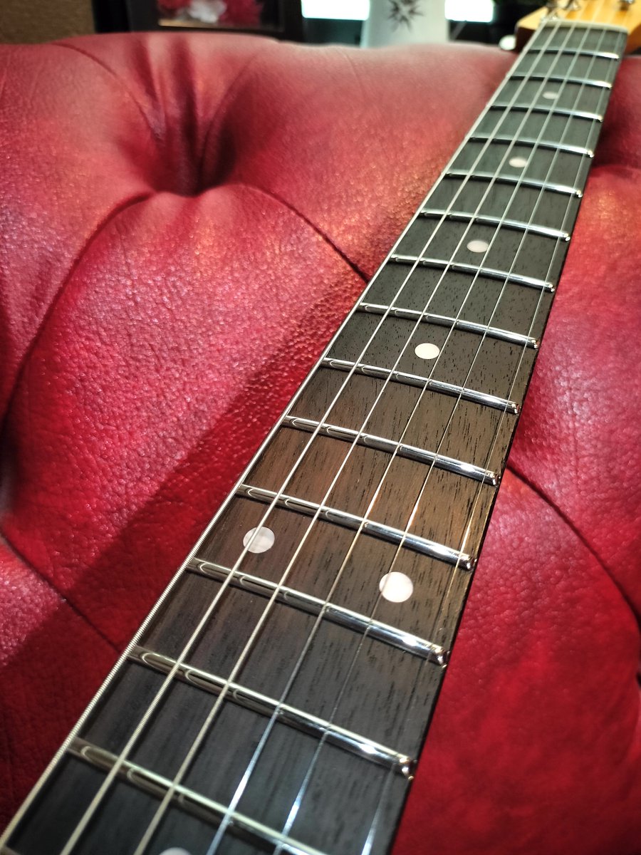 BillySato's tweet photo. ORIGINAL TL Type ￥69,800

テレカスタム最後の1本が完成いたしました。
今回は指板が黒くてとてもカッコ良いです^^

TL Type はセンターでいかに音作りしやすい透明感のある音を出せるか
セレクターを倒したらリードを取れる歪みが出るか
を狙ってます

https://t.co/a0PA2Q8VSF https://t.co/kKk6gOM8rd