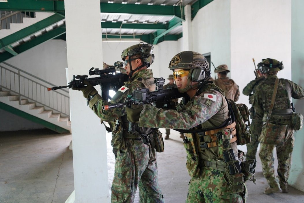 duke_nara's tweet photo. 20式小銃

SIG社のドットサイトもお似合い https://t.co/YBPejoEDZ1