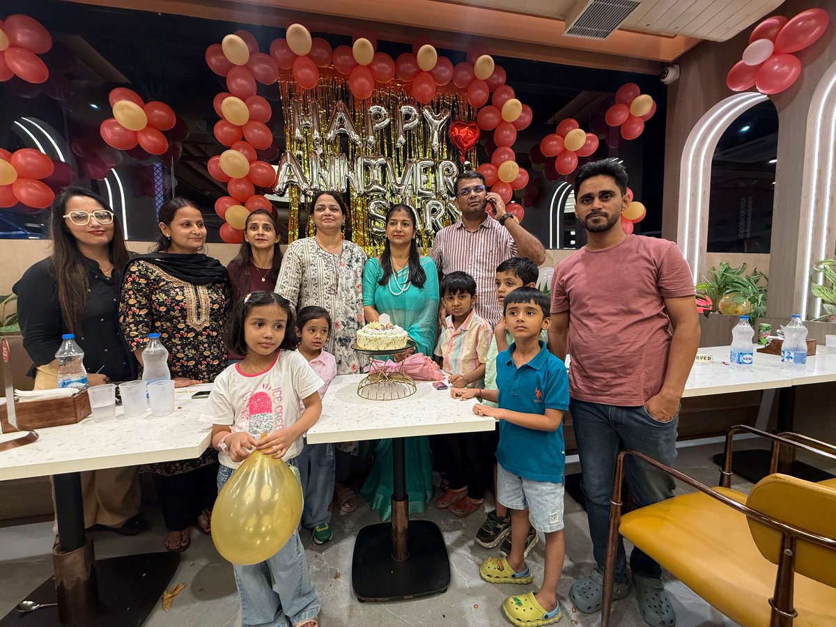 sujata305's tweet photo. शादी के सालगिरह की छोटी सी पार्टी में अपनों के साथ ❤️ पार्ट 2
#photographychallenge 
#partycelebration 
#highlight 
#treding https://t.co/FhYlK0Ia6T